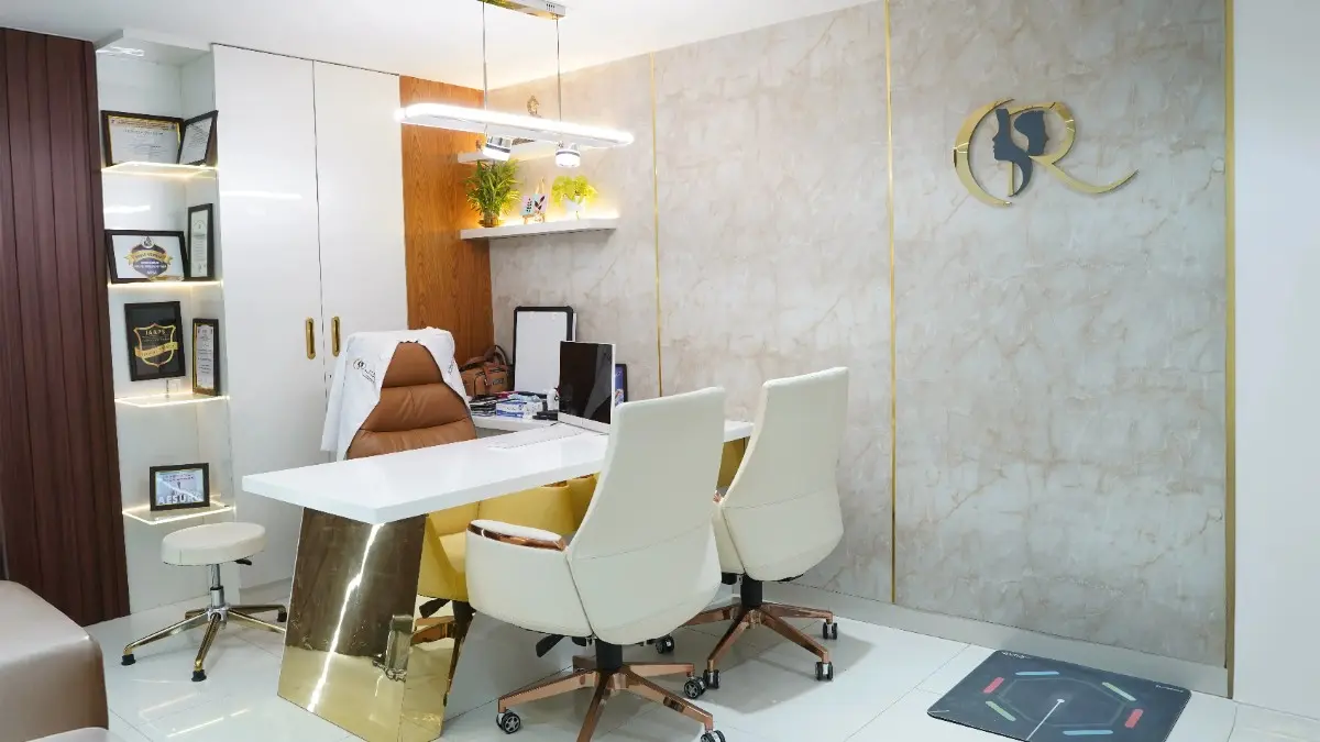 Medical Director Dr. Prem Sunder's consultation cabin equipped with a Vectra H2 3D imaging camera