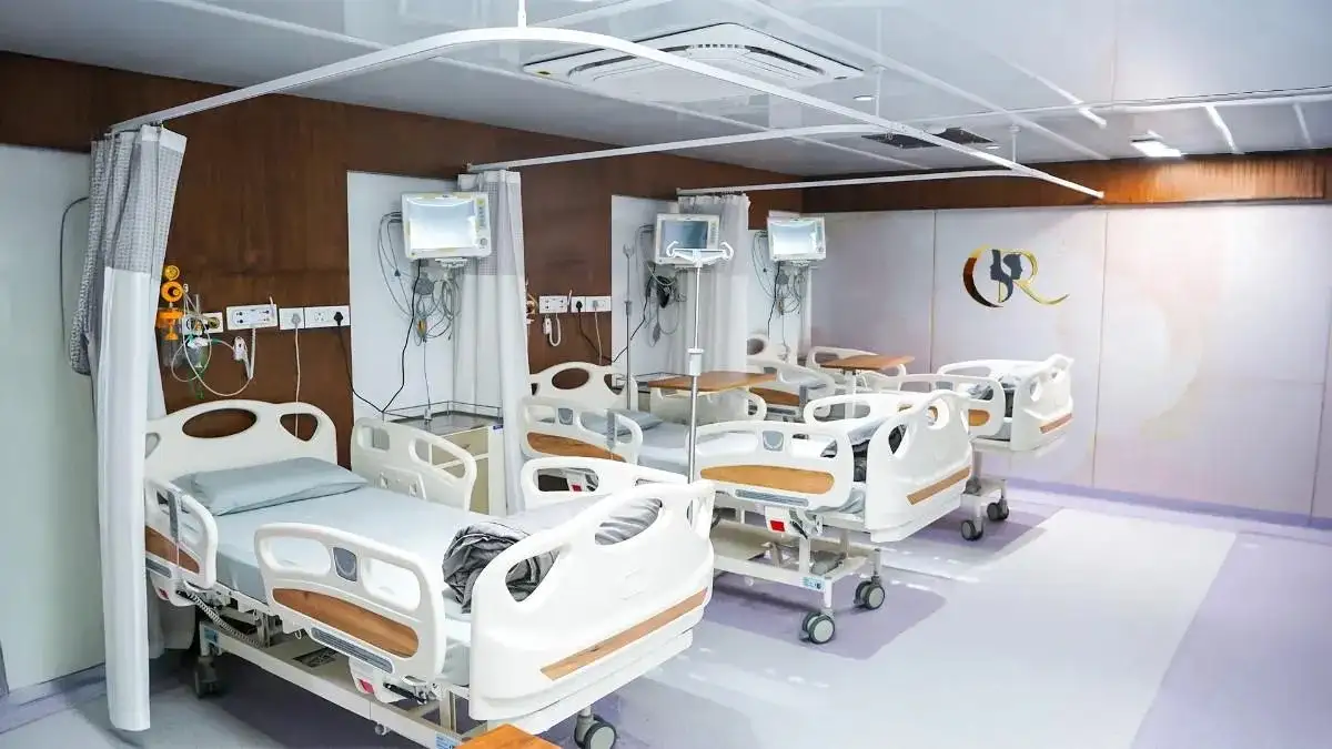 Advanced 3-bed Intensive Care Unit equipped with Dräger monitors and Maquet ventilators