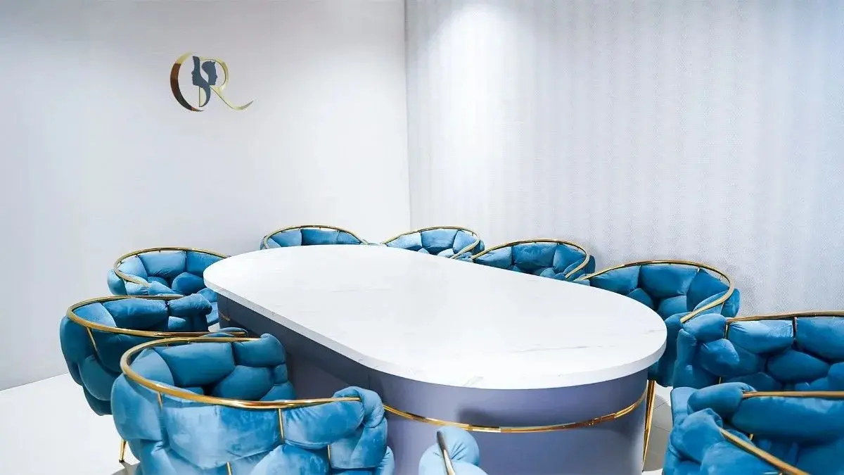 Patient counseling and education suite equipped with a large screen for 3D visualizations